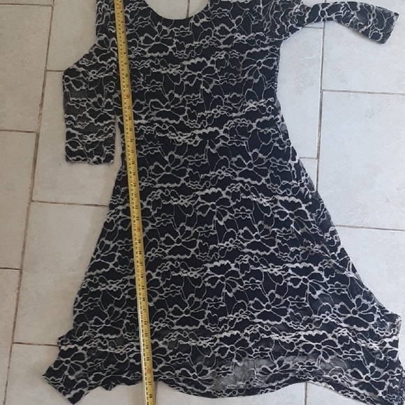 Elegant Black and White Lace Dress - Picture 4 of 7